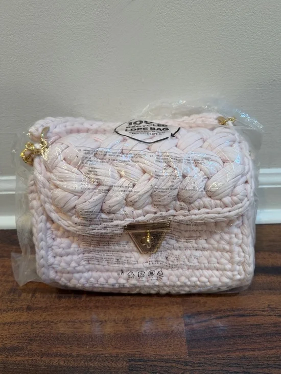 NEW… Handwoven Pink Crochet Shoulder Bag with Gold Chain - Picture 12 of 12
